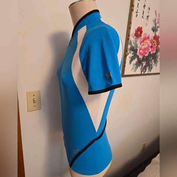 SHEBEEST SKY BLUE & BLACK BICYCLING ATHLETIC TOP. SIZE SMALL. - Picture 4 of 11